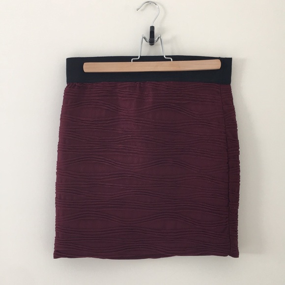 Burgundy texture pencil bodycon skirt - Picture 1 of 2
